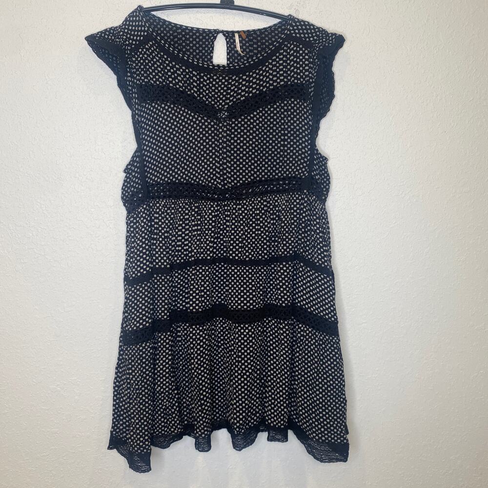 Free People Black & White Floral Dress Bohemian Rayon EUC Sz M Retro Mini Eyelet